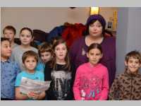 Volksschule feiert Weihnachten im Pflegeheim Neufeld, 17.12.2013