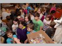 Volksschule feiert Weihnachten im Pflegeheim Neufeld, 17.12.2013