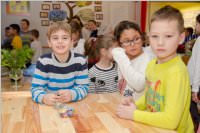 Volksschule feiert Weihnachten im Pflegeheim Neufeld, 22.12.2015