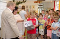 Fahrradhelme f�r die VS Neufeld, 29.06.2015