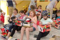 Fahrradhelme f�r die VS Neufeld, 29.06.2015