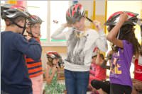 Fahrradhelme f�r die VS Neufeld, 29.06.2015
