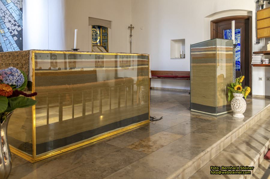 Hundertwasserkirche B�rnbach, Pfarrkirche hl. Barbara, September 2023