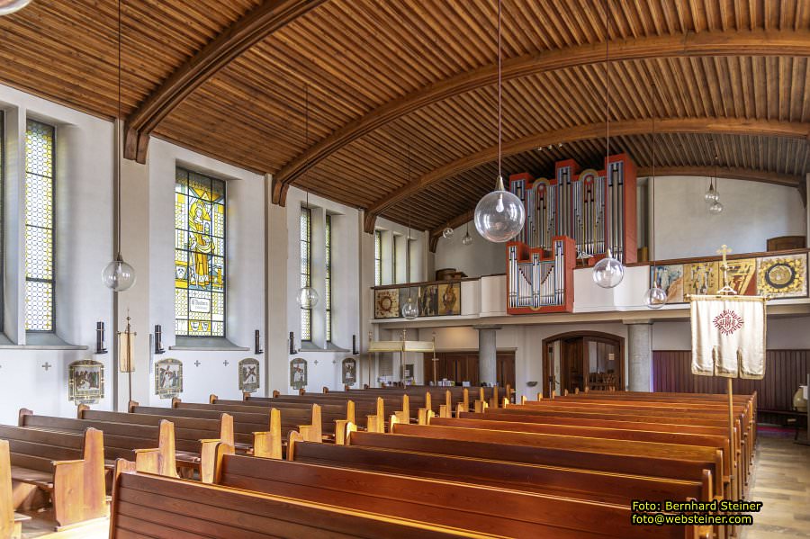 Hundertwasserkirche B�rnbach, Pfarrkirche hl. Barbara, September 2023
