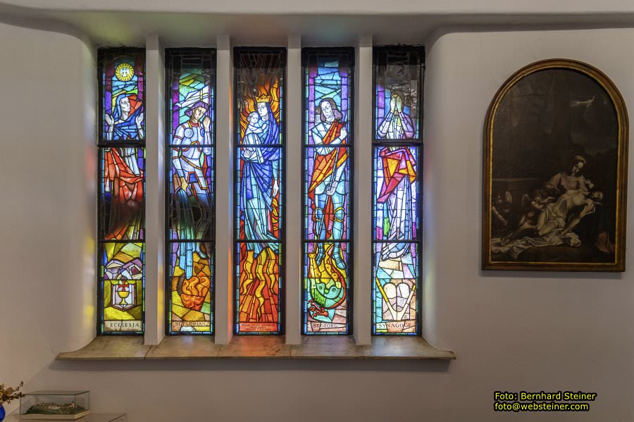 Hundertwasserkirche B�rnbach, Pfarrkirche hl. Barbara, September 2023