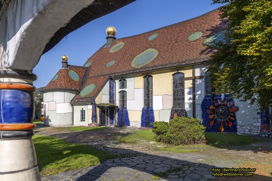 Hundertwasserkirche B�rnbach, Pfarrkirche hl. Barbara, September 2023