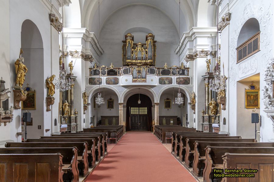 Wallfahrtskirche Maria Lanzendorf mit Kalvarienberg, April 2026