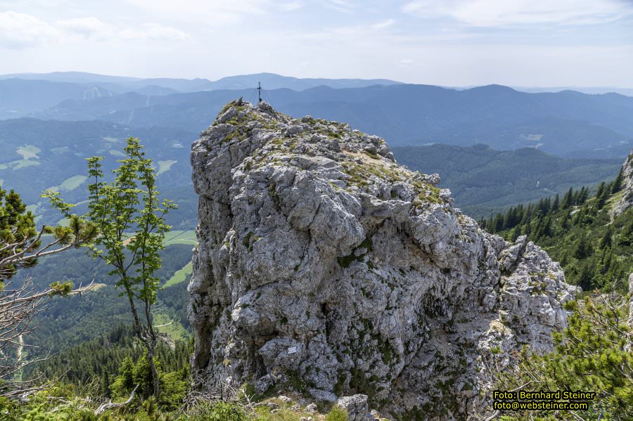 Raxalpe mit Rax-Seilbahn, Juli 2023